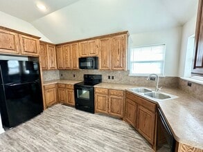 405 Topaz Cir in Hewitt, TX - Building Photo - Building Photo