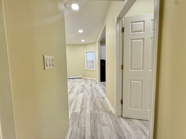 39 W 21st St in Bayonne, NJ - Building Photo - Building Photo
