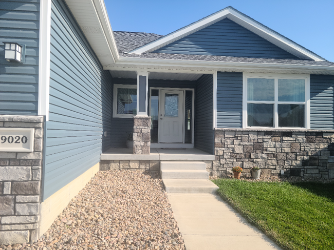 9020 Blacksmith Rd in Lincoln, NE - Foto de edificio - Building Photo