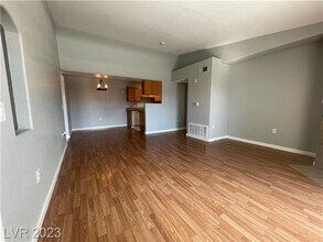 3318 N Decatur Blvd in Las Vegas, NV - Building Photo - Building Photo