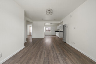 6940 Woodley Ave, Unit 2 in Van Nuys, CA - Building Photo - Building Photo