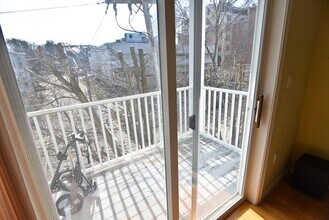 20 Cameron St, Unit 303 in Brookline, MA - Building Photo - Building Photo