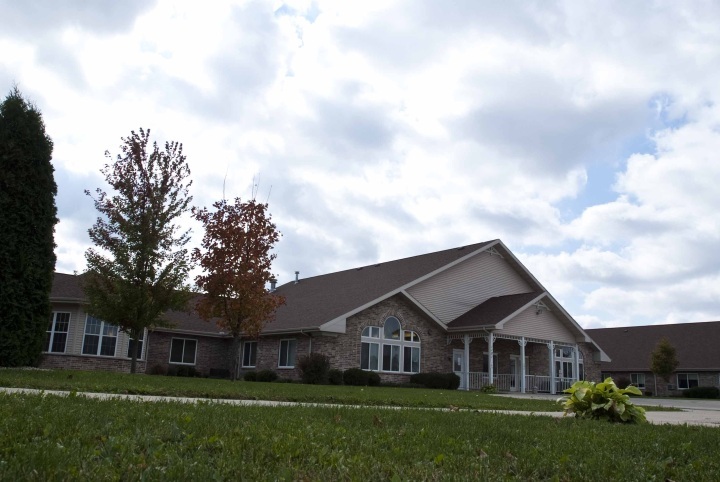 Crowne Hill Estates in Rock Falls, IL - Building Photo