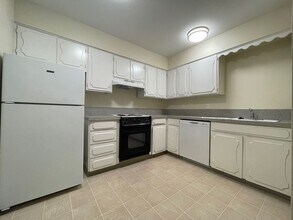 1424 NE 69th Ave in Portland, OR - Building Photo - Building Photo