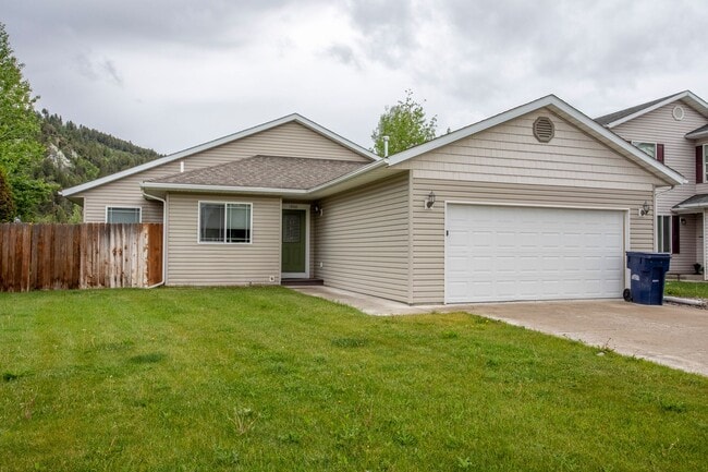 1900 Teal Dr in Kalispell, MT - Building Photo - Building Photo