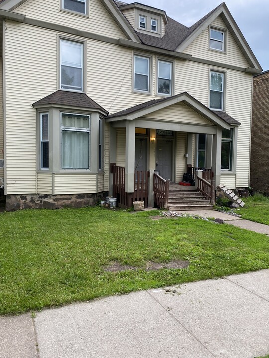 1426 E 1st St in Duluth, MN - Foto de edificio