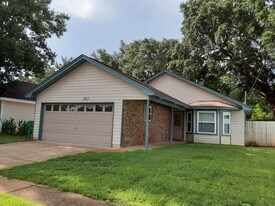 1933 Estival St in Fort Walton Beach, FL - Building Photo