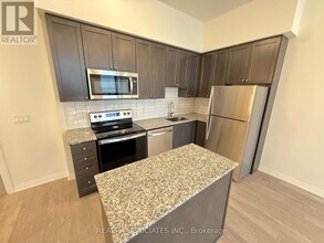 3006 William Cutmore Blvd in Oakville, ON - Building Photo - Building Photo