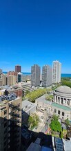 2740 N Pine Grove Ave in Chicago, IL - Building Photo - Building Photo