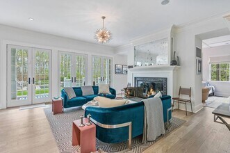 118 Water Mill Towd Rd in Water Mill, NY - Building Photo - Building Photo