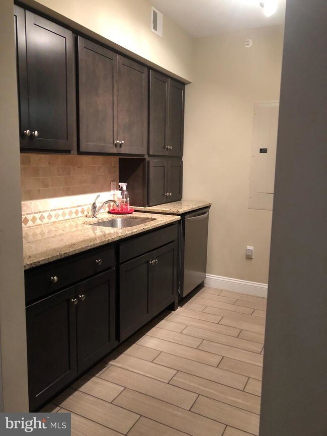 9 N 7th St-Unit -D in Perkasie, PA - Foto de edificio - Building Photo