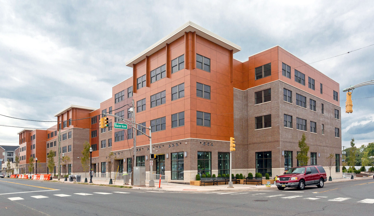 Hamilton Commons in Somerset, NJ - Building Photo