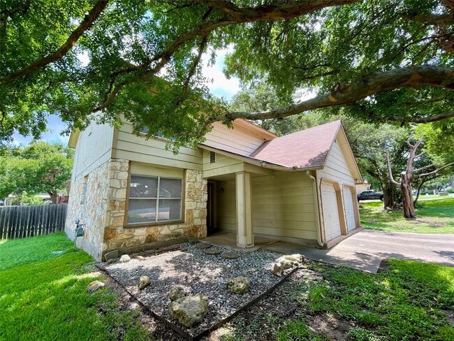 8116 Pilgrims Pl in Austin, TX - Building Photo - Building Photo