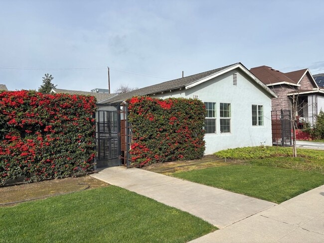 311-319 N Park Ave in Fresno, CA - Building Photo - Building Photo