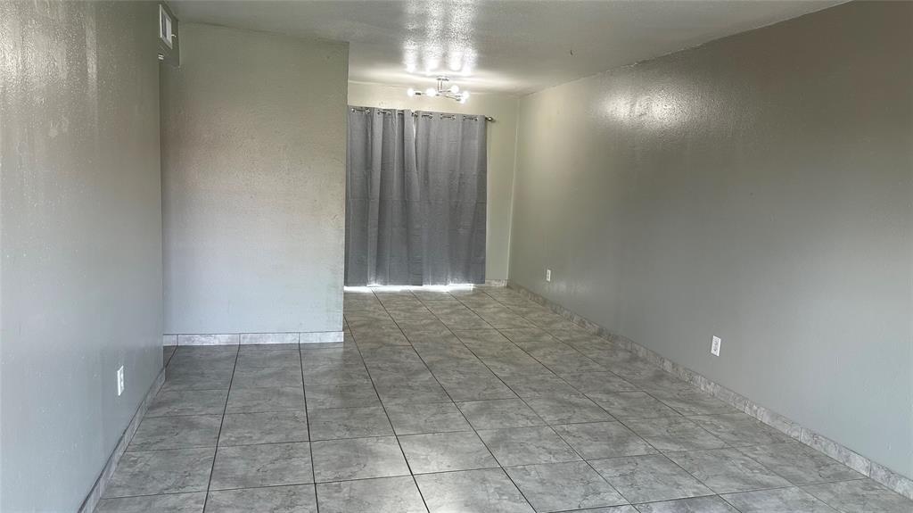 9616 Long Point Rd in Houston, TX - Building Photo