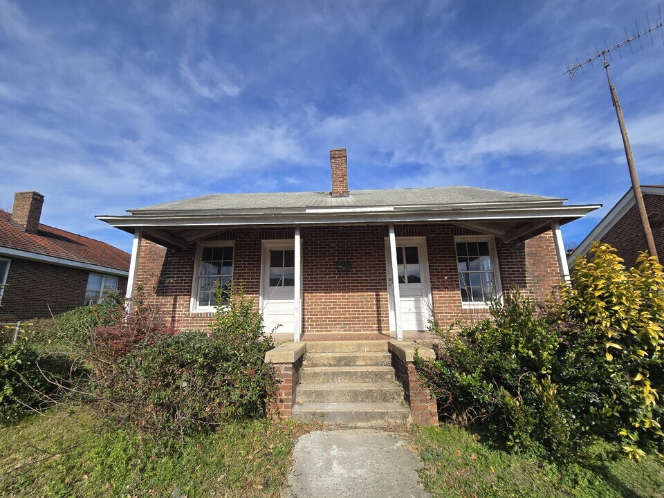 110 Morgan Ave in Greenwood, SC - Building Photo