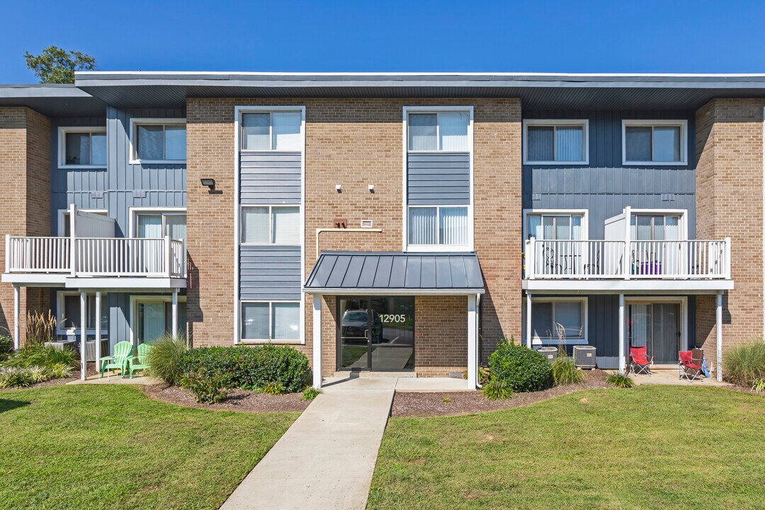 Woodland Apartments in Laurel, MD - Building Photo