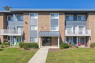 Woodland Apartments in Laurel, MD - Foto de edificio - Building Photo