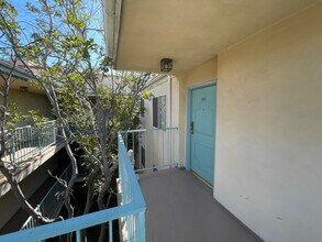 4230 S Centinela Ave, Unit One bed in Los Angeles, CA - Building Photo - Building Photo