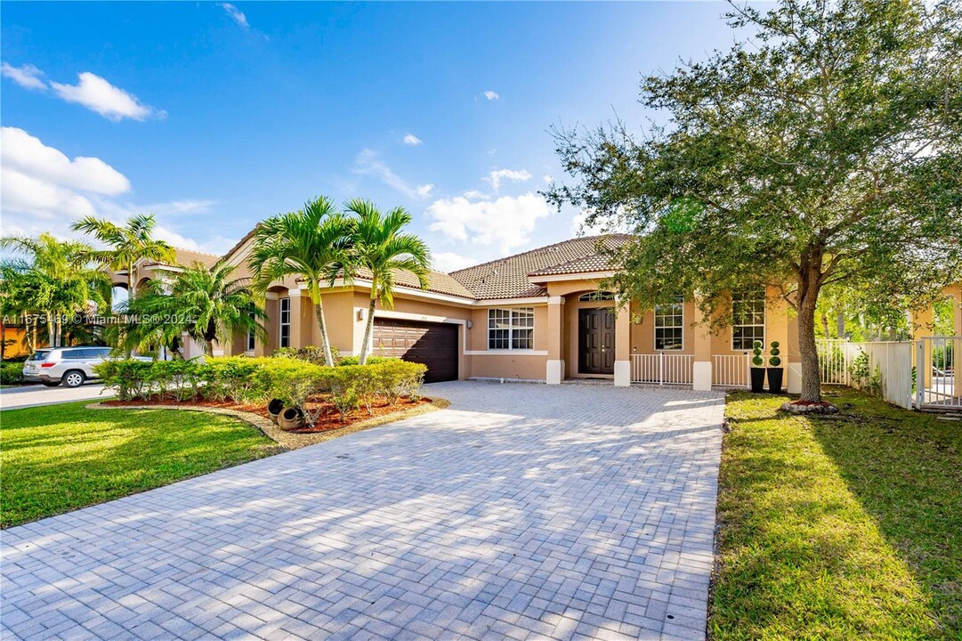 1731 Osprey Bnd in Weston, FL - Foto de edificio