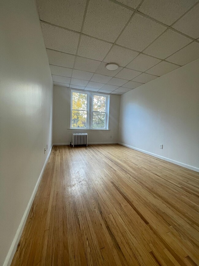 485 Avenue A, Unit 1 in Bayonne, NJ - Foto de edificio - Building Photo