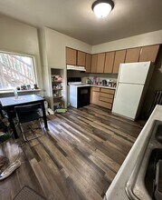 327 Summit Ave in Eau Claire, WI - Building Photo - Building Photo