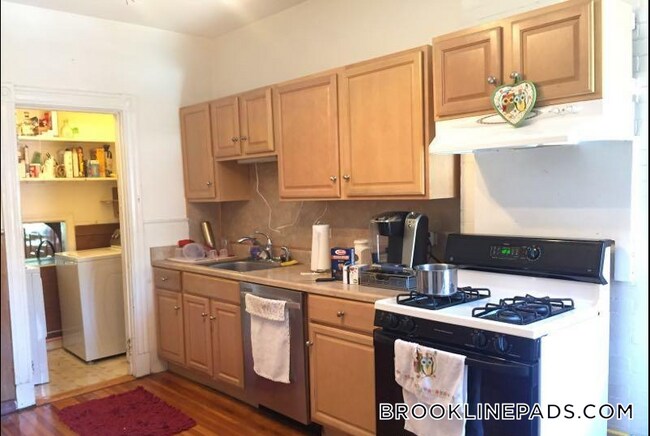 11 Strathmore Rd in Brookline, MA - Building Photo - Building Photo