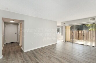 609 Center St in Herndon, VA - Building Photo - Building Photo