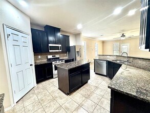 10007 Red Tamarack Ln in Tomball, TX - Building Photo - Building Photo