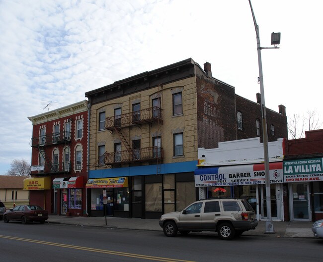 875 Main Ave in Passaic, NJ - Foto de edificio - Building Photo