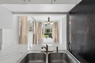 8027 Lagos De Campo Blvd in Tamarac, FL - Building Photo - Building Photo