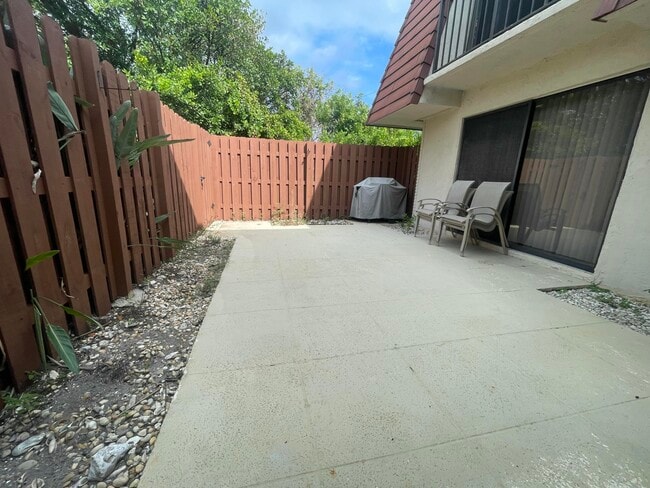 9405 S Ocean Dr in Jensen Beach, FL - Building Photo - Building Photo