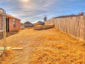 805 Hallow Oak Ct in Midwest City, OK - Building Photo - Building Photo