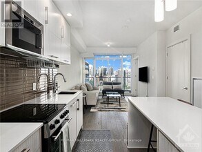 255 Bay St in Ottawa, ON - Building Photo - Building Photo
