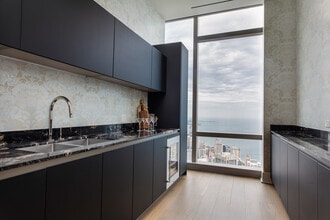 363 E Wacker Dr in Chicago, IL - Foto de edificio - Building Photo