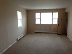 30-32 Thomas Rd in Aston, PA - Building Photo