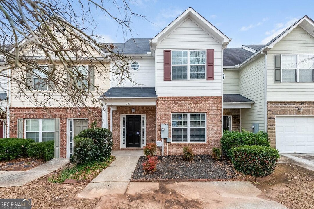 320 Brookview Dr in Riverdale, GA - Building Photo