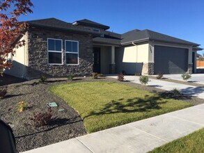 1393 W Capstone Dr in Nampa, ID - Building Photo - Building Photo