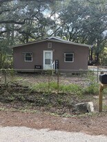 13700 Castelin Ave in Bayou La Batre, AL - Building Photo
