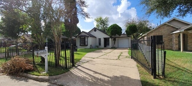 property at 5718 Anderson Oaks St