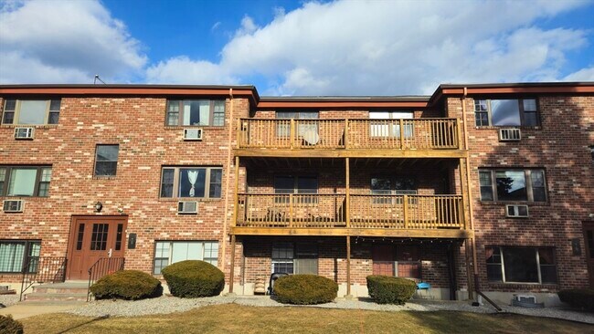 14b Mayberry Dr in Westborough, MA - Building Photo - Building Photo