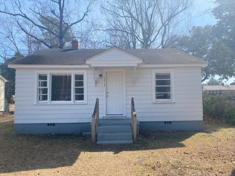 1213 Washington St in Washington, NC - Building Photo