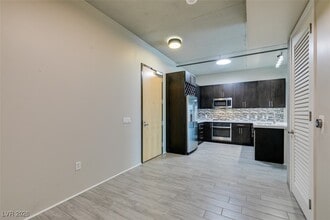 353 E Bonneville Ave in Las Vegas, NV - Building Photo - Building Photo