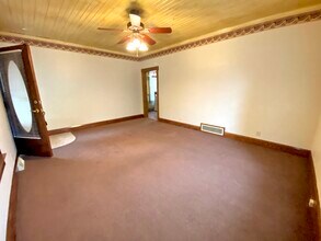 837 Parkview St NE, Unit 1 in Massillon, OH - Foto de edificio - Building Photo