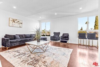 6155 Reseda Blvd in Los Angeles, CA - Building Photo - Building Photo