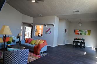 7011 Beech Trail Dr in San Antonio, TX - Building Photo - Building Photo