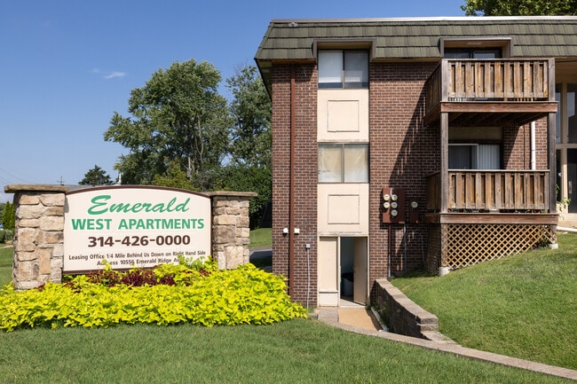 Emerald Crossing in St. Louis, MO - Foto de edificio - Building Photo