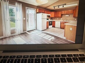 906 Green Ct in Lebanon, OH - Foto de edificio - Building Photo