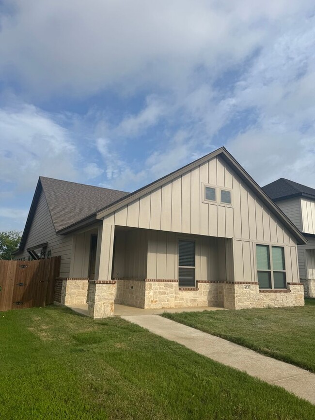 property at 633 The Cottages Dr