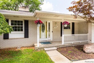 21918 Knudsen Dr in Grosse Ile Township, MI - Building Photo - Building Photo